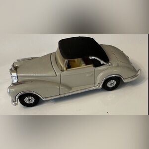 CORGI MERCEDES-BENZ 300S TOY CAR MADE GREAT BRITAIN SCALE 1:32 METAL AND PLASTIC